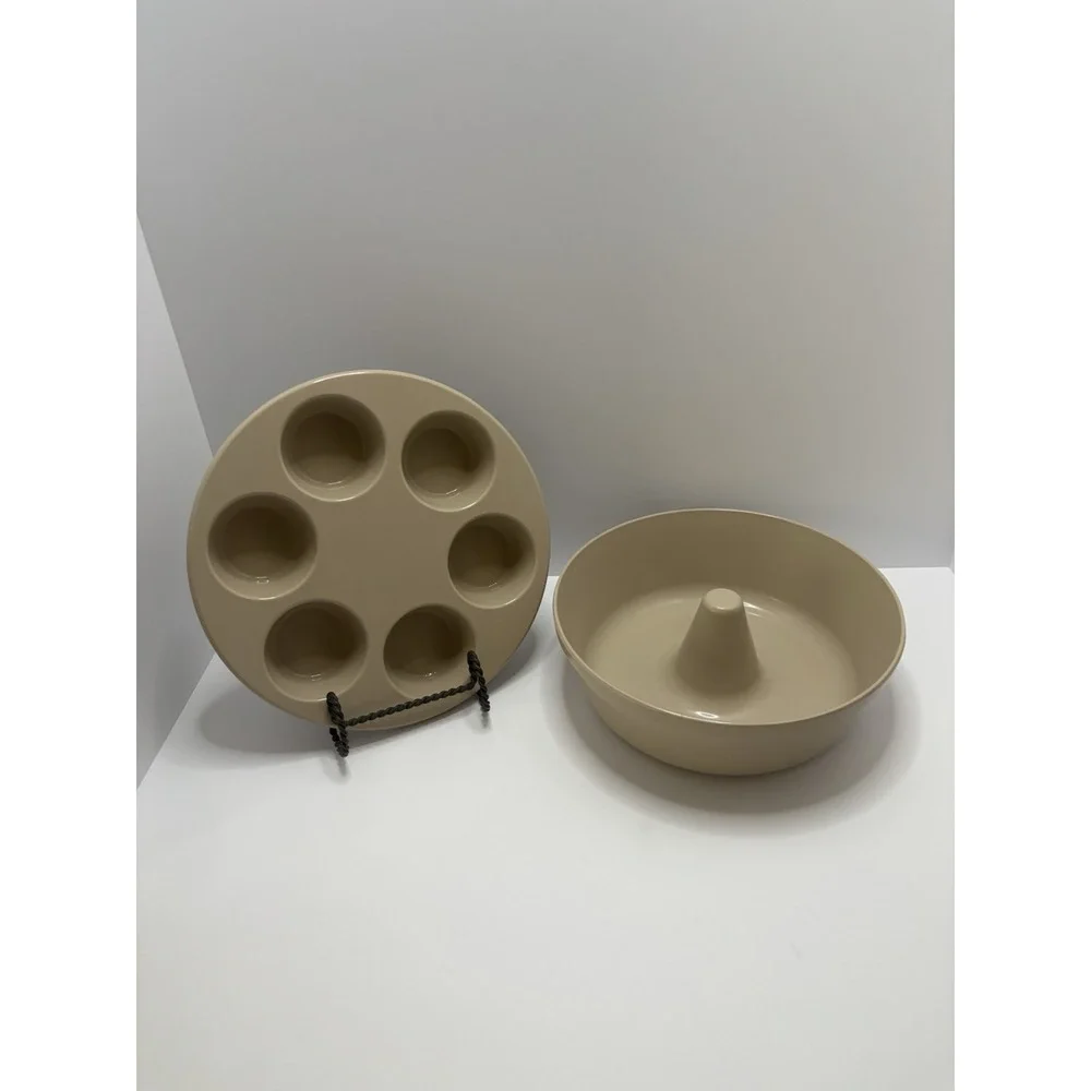 Vtg. Anchor Hocking MicroWare Microwave Cupcake/Muffin & Bundt Cake Pan Set of 2